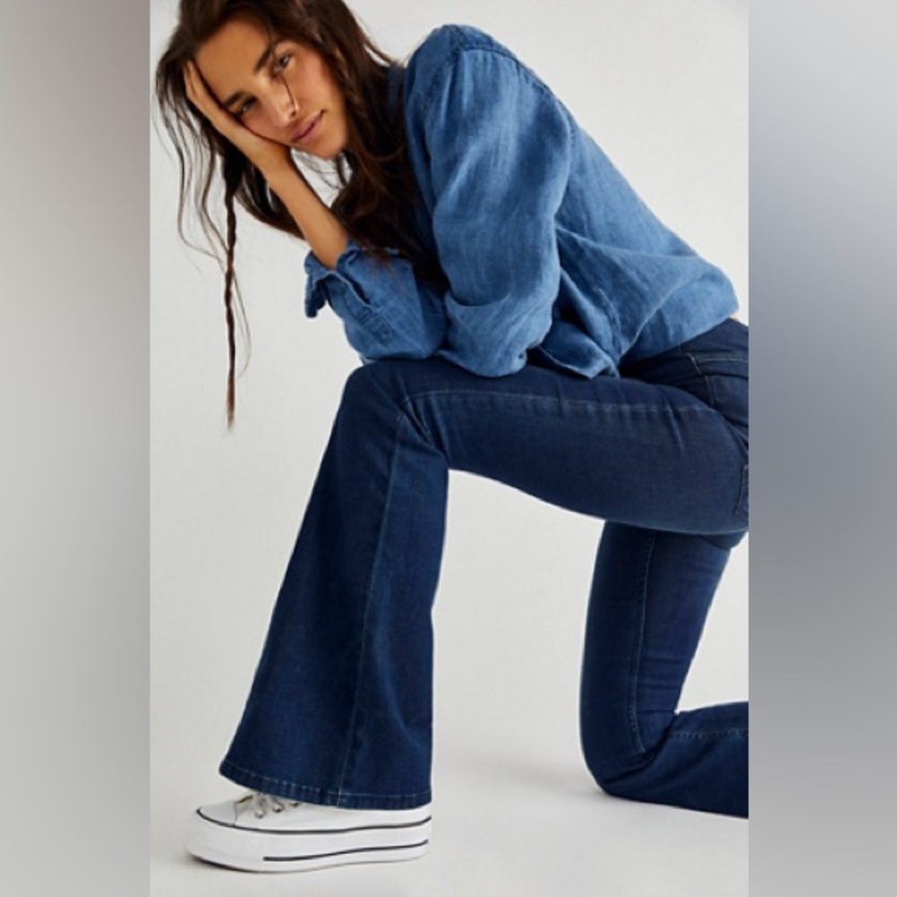 NWT free people We The Free Penny Pull-On Flare Jeans blue medium denim 24S
